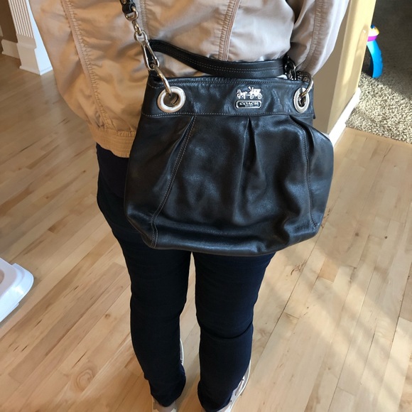 Coach, black leather shoulder or crossbody handbag - Picture 3 of 3